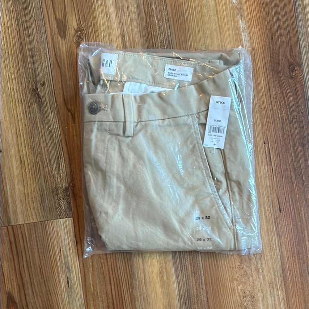 NWT GAP Men's Khaki Pants 29x32
